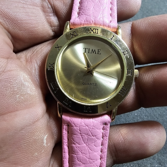 Vintage Time Magazine Ladies Quartz Fashion Watch Working Gold Tone Pink Straps - Picture 1 of 7